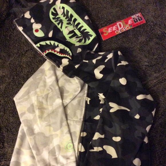 Bape glow in the dark split Camo Shark fullzip - Picture 3 of 8